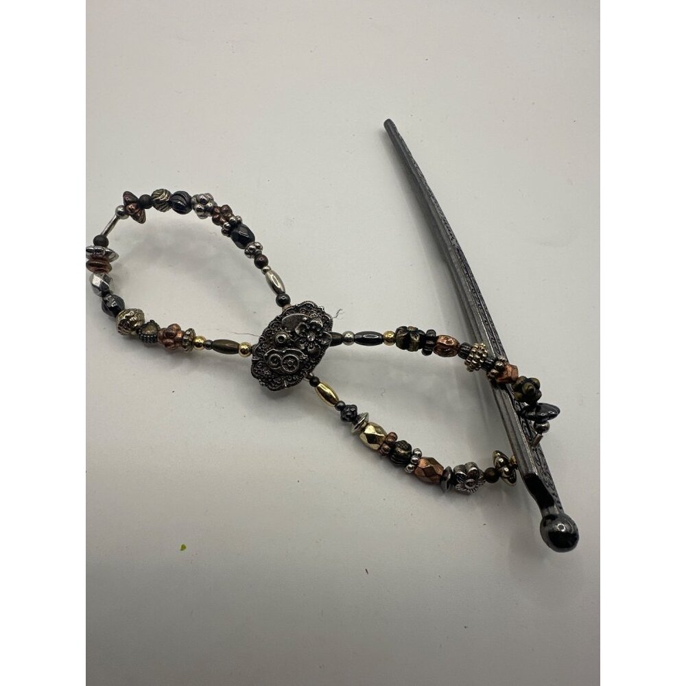 Vintage-Inspired Metal Hair Clip With Beaded Decorative Bracelet Design